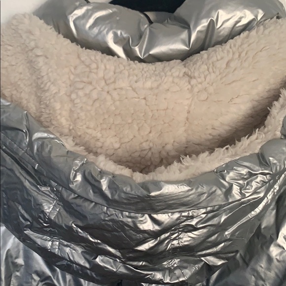 American Eagle silver puffer with soft plush hood - Picture 9 of 11